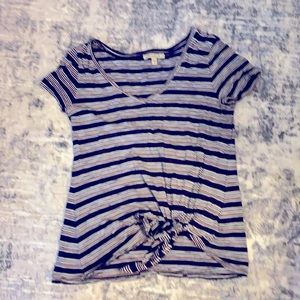Cute knot tee!